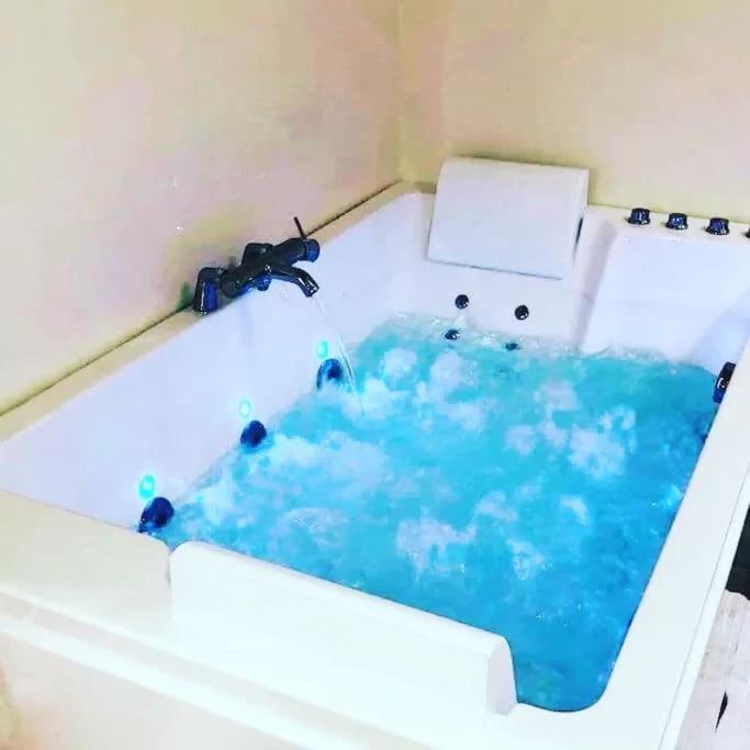 L'Atelier Des Reves Un Moment Magique Spa Prive Μπον Εξωτερικό φωτογραφία